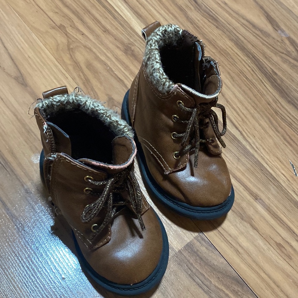 Super cute brown boots
